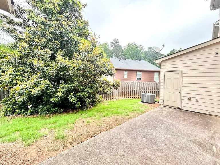 64 Creighton Ln — Photo 13