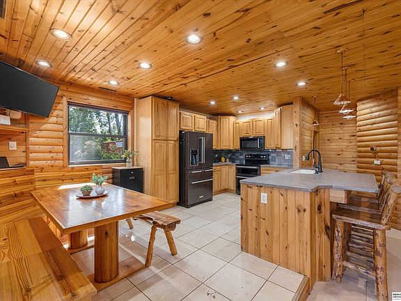 5th image of 9175 Casey Ln