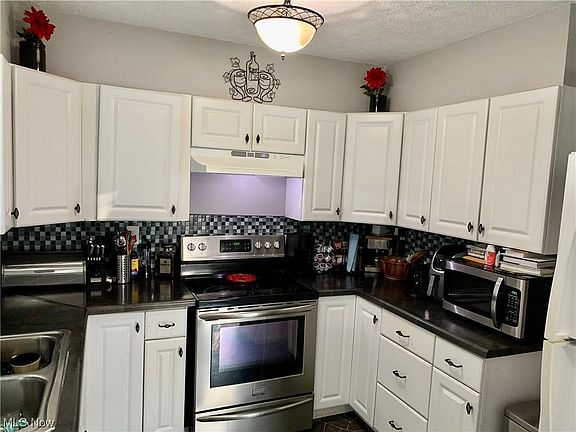 5th image of 465 Stanley Rd