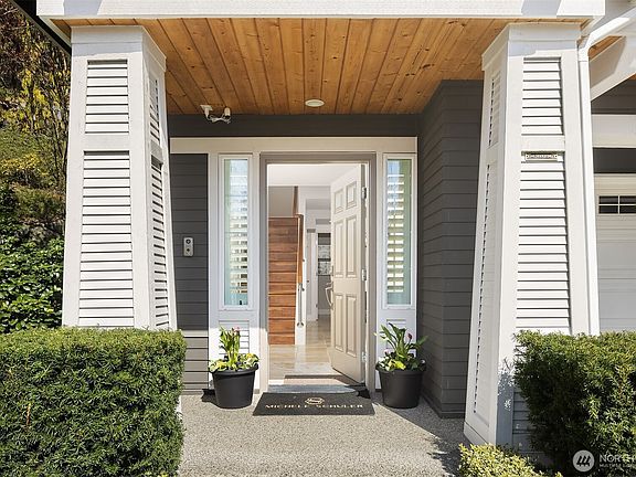 3rd image of 867 224th Avenue NE