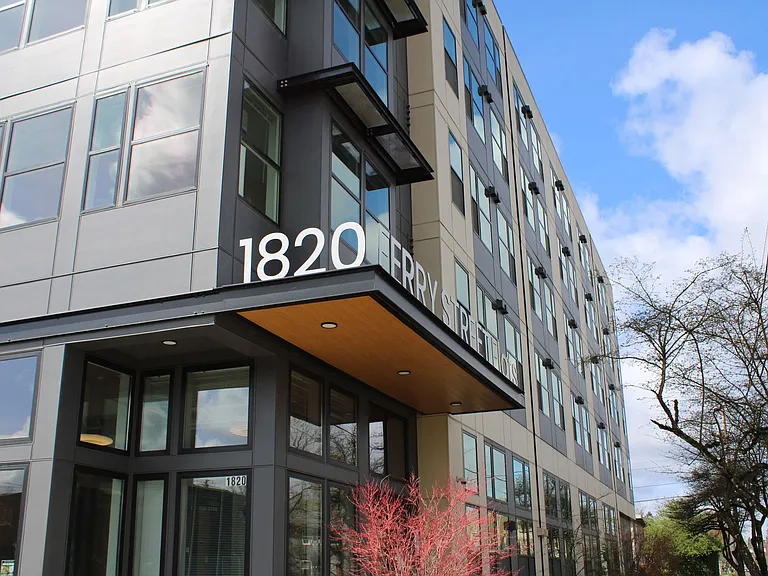 Ferry Street Flats - Modern Studios and Lofted units right by campus! — Photo 27