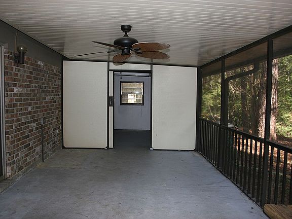 Screened in porch