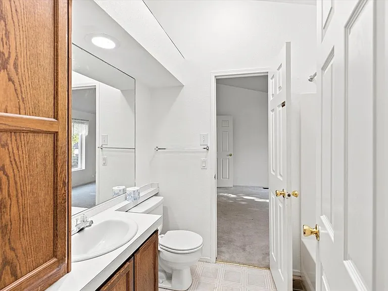 1715 W 1st Ave — Photo 30
