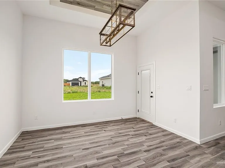 1010 Azalea St — Photo 5