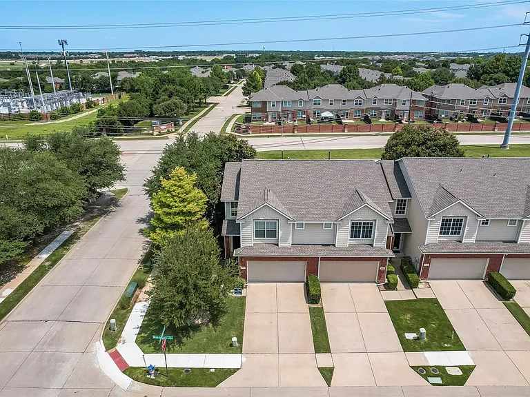 4541 Woodsboro Ln — Photo 3
