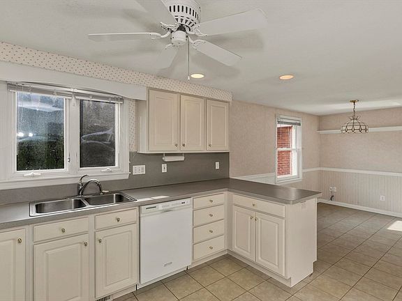 5th image of 309 Island Pond Rd