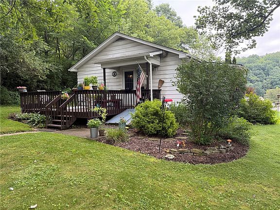 2nd image of 1048 Parkwood Rd