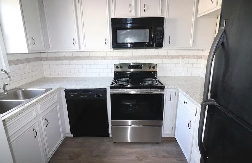 2 bed 2 bath Condo for Rent — Photo 4
