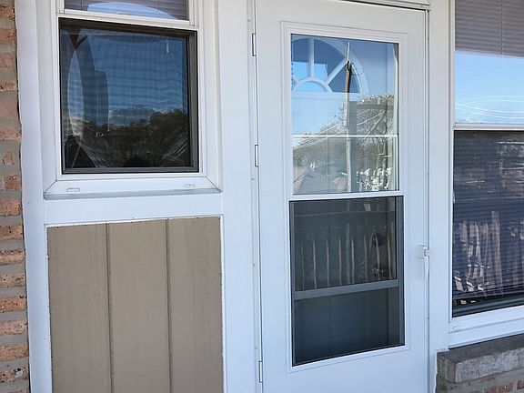 2nd image of 2854 W Montrose Ave
