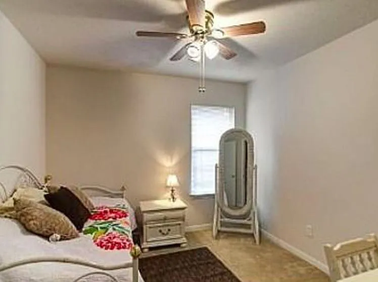 2906 Elise Ln — Photo 9