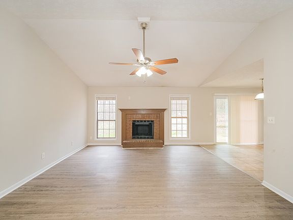 3rd image of 239 Northbridge Dr