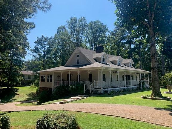 3rd image of 166 Crestwood Ln
