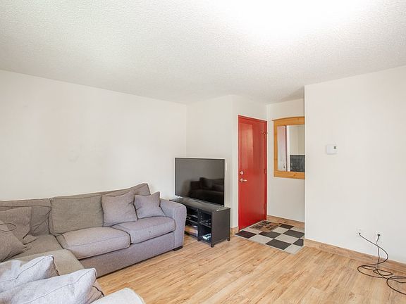 5th image of 909 W 13th Ave APT 201