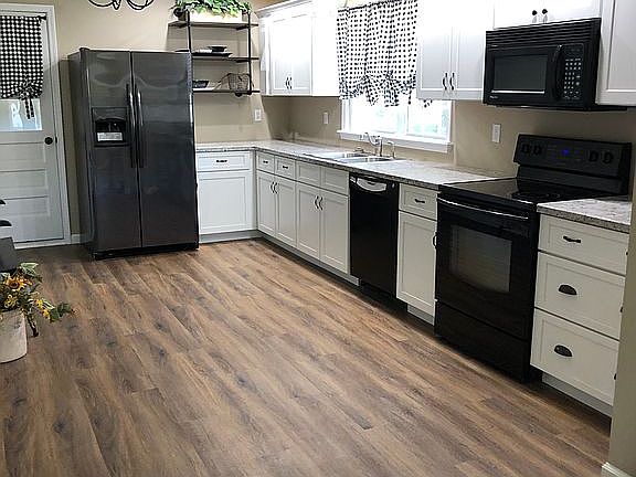 Spacious kitchen 