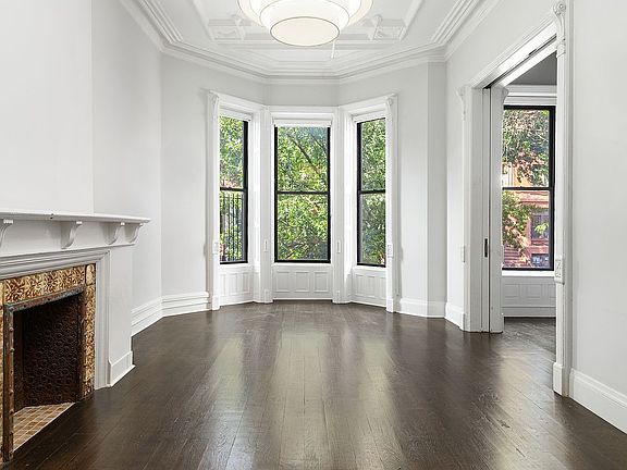 3rd image of 256 Jefferson Ave