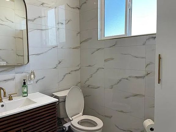 5th image of 8023 1/2 Le Berthon St