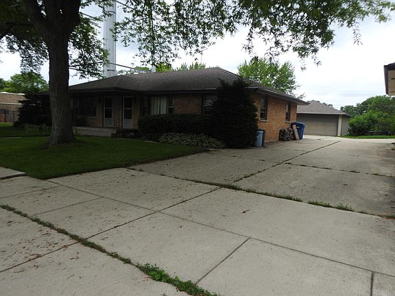 2nd image of 582 Lucille St