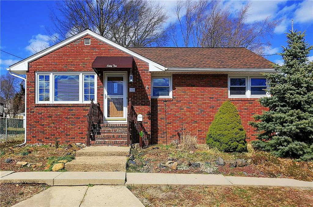 62 Wildwood Ave photo 1
