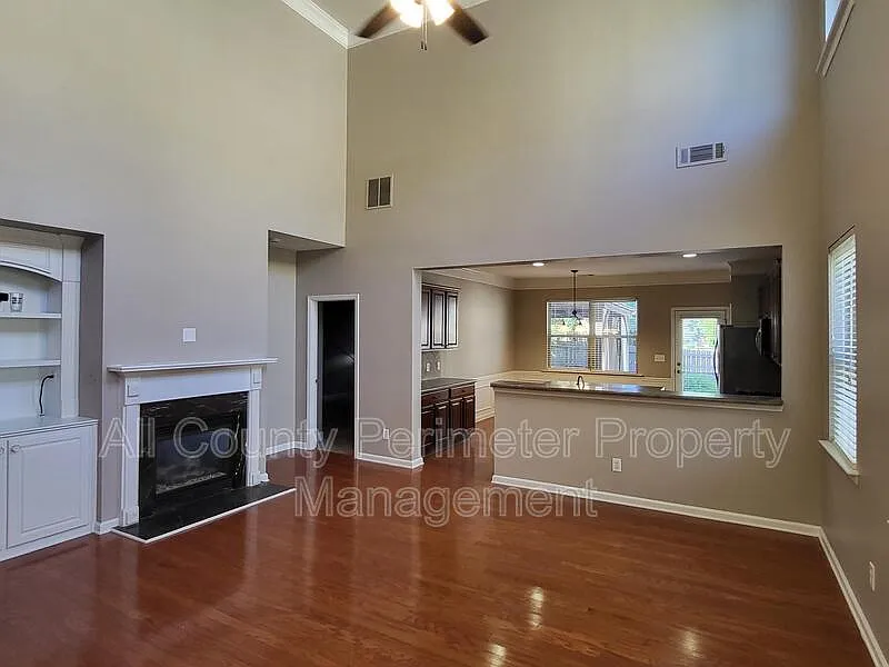 3 bed, 2.5 bath, 1844 sqft, $2,445 — Photo 4