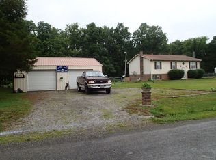 2864 New Hope Rd, Celina, TN 38551