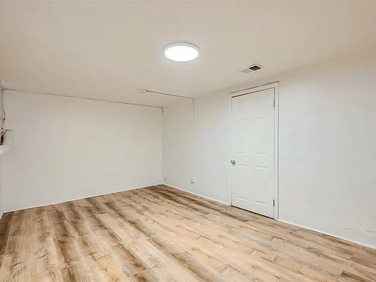 2805 N Franklin St — Photo 8
