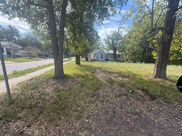 708 6th St SE, Paris, TX 75460
