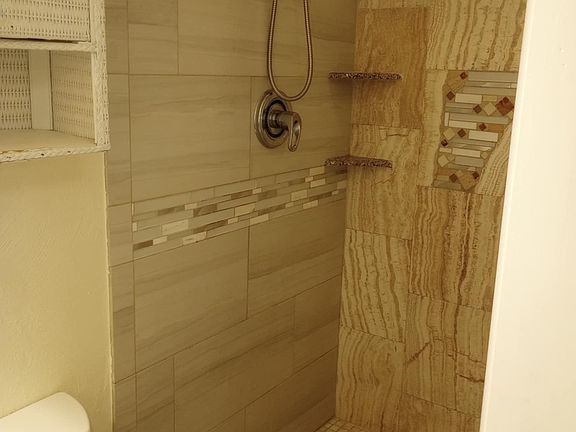 4th image of 521 University Blvd #1A