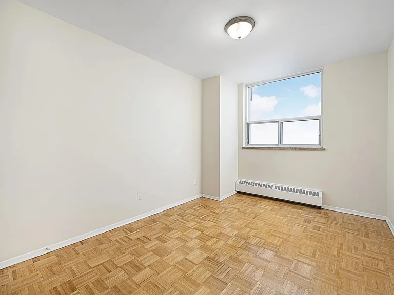 1441 Lawrence Ave E — Photo 10