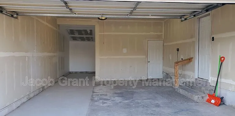 315 James Ave — Photo 14