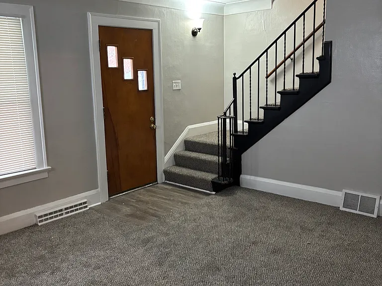 576 Bronx Dr — Photo 5