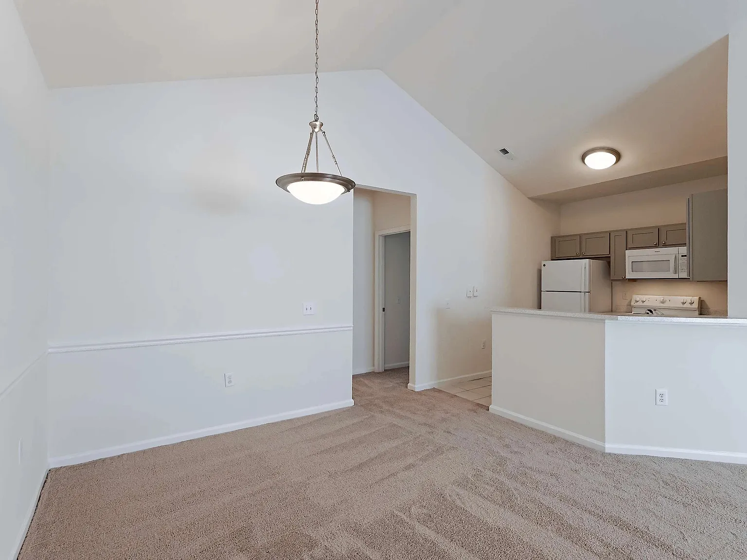 2 bed, 1295 sqft, $1,470 — Photo 3