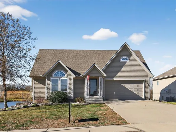 1724 Chadwick Cv, Louisburg, KS 66053
