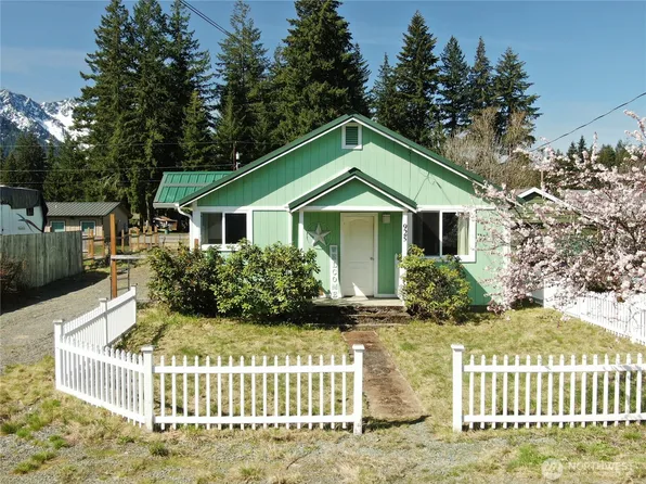 925 Montague Avenue, Darrington, WA 98241