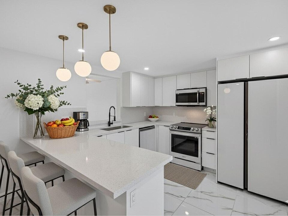 1st image of 14375 Strathmore Lane #303