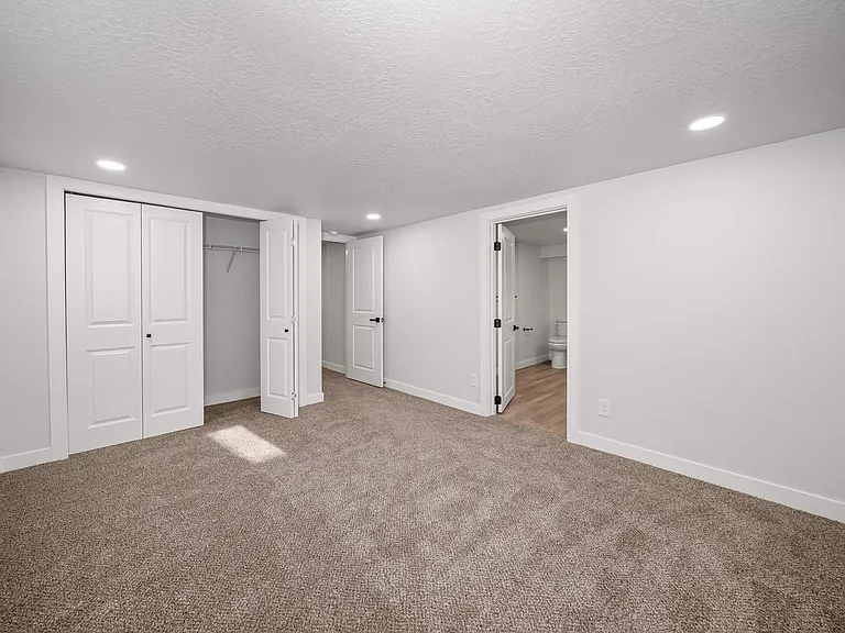 2217 E Longfellow Ave — Photo 11
