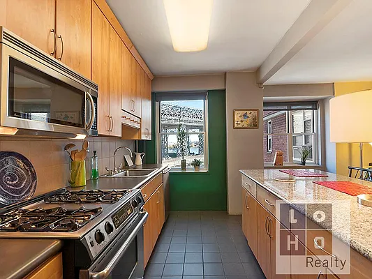 Sold by LoHo Realty | media 9