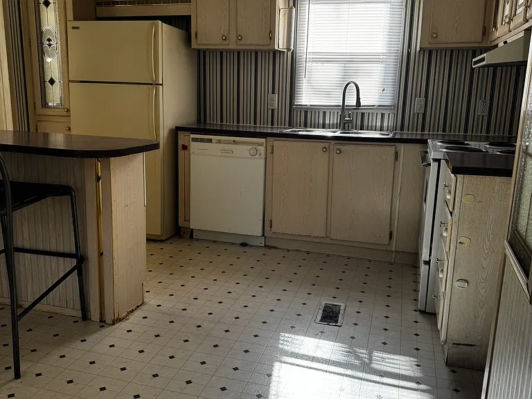 416 W Justice Rd — Photo 3