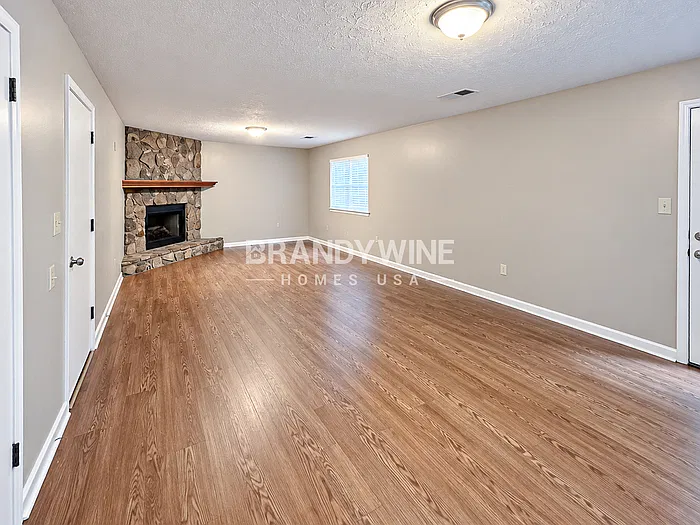 3 bed, 2.5 bath, 2058 sqft, $2,285 — Photo 4