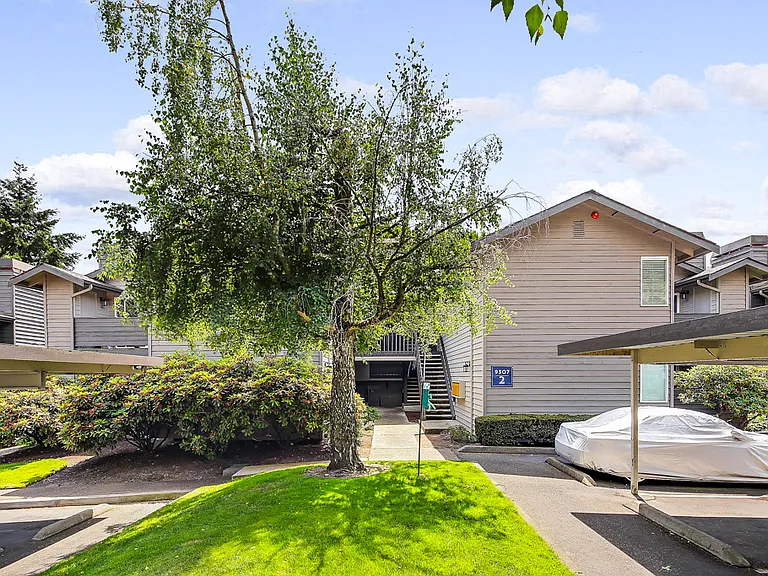 Starboard Apartments — Photo 22