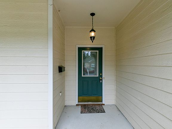 4th image of 2051 Flint Hill Dr