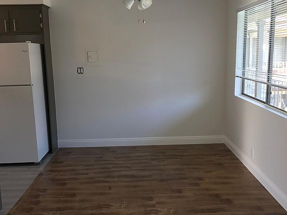 4th image of 11006 Kling St #8