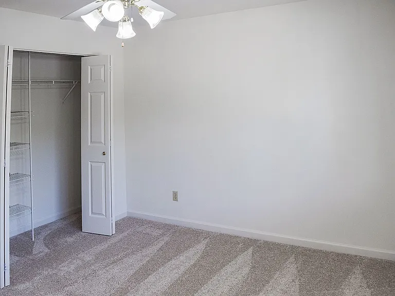 806-910 Hartwell Dr — Photo 13