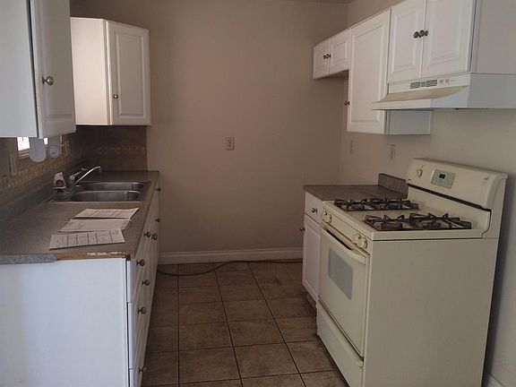 3rd image of 10739 9th Ave