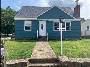 26 Ferncrest Ave, Coventry, RI 02816