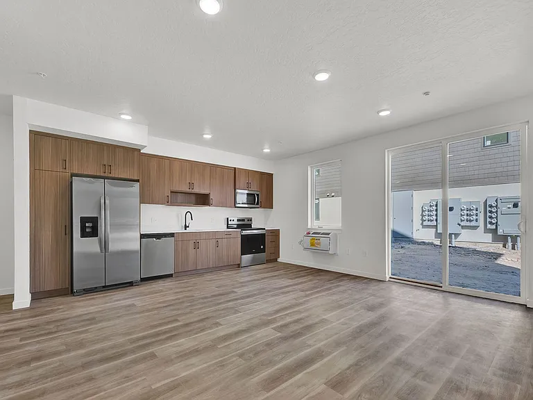 Veazey Park Apartments — Photo 37