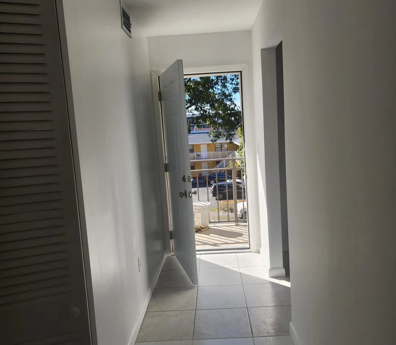 2 bed, 1100 sqft, $2,450 — Photo 2