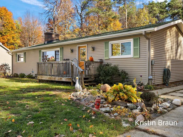 8350 S Evergreen Dr, Newaygo, MI 49337