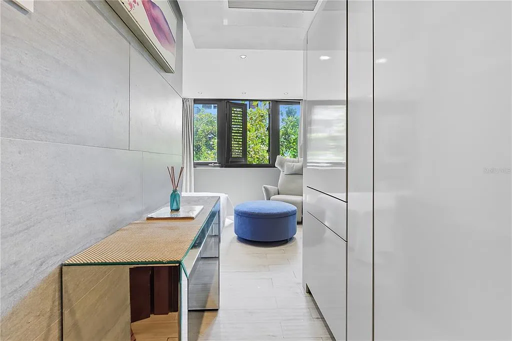 Studio, 1.0 bath, 300 sqft, $1,800 — Photo 2