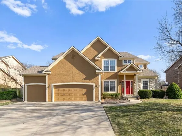 705 Canyon View Dr, Lansing, KS 66043