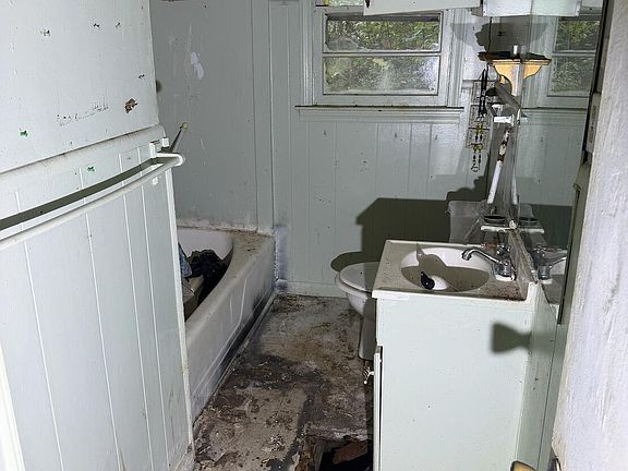 5th image of 342 E Hamer St